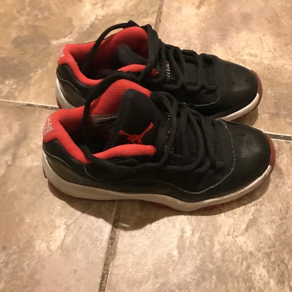 Black and red jordan - Picture 4 of 6